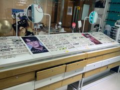 -英伦眼镜蔡司依视路折扣店(通州万达店)