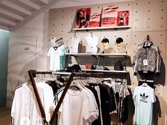 -阿迪达斯(武林银泰三叶草店)