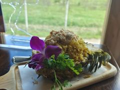 -Chom Cafe and Restaurant
