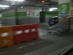 -绿地缤纷城-停车场