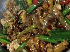 -泡山椒干锅肥肠鸡