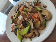 香菇炒肉-俺家菜馆(百里峡店)