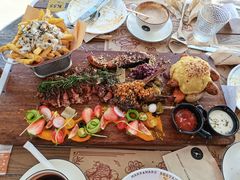 -Mark&Mars Restaurant