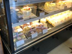 面包甜点陈列柜-红宝石·鲜奶小方·海派西点房(金杨店)