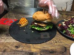 现场切开-HIGH FIVE哈福手工汉堡(桂林路店)