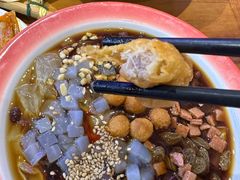 -爆炸头阿姨小四川正宗川味小吃(无任何分店)