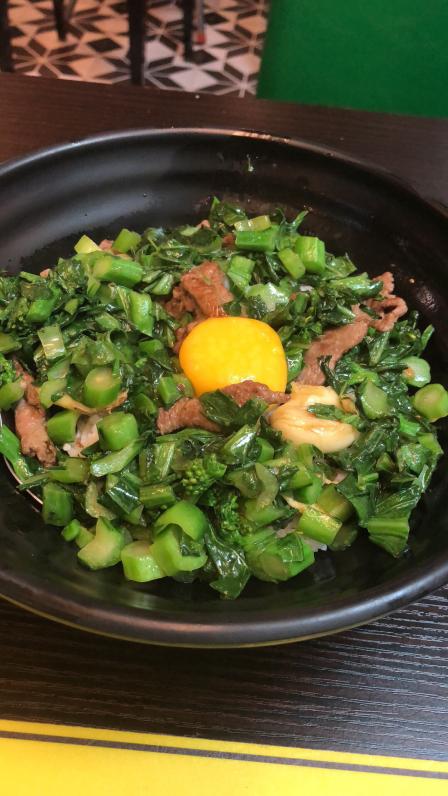 推荐:菜心粒牛肉窝蛋饭