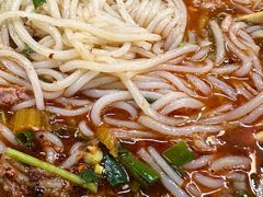 -鸿浩扒猪脚米线