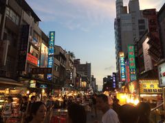 -六合夜市