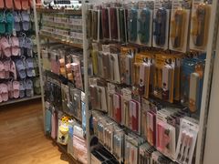 -名创优品(北京新中关购物中心地铁层店)