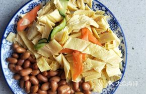 Fried Tofu Skin with Peanuts