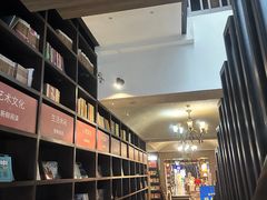 -钟书阁(松江泰晤士小镇店)