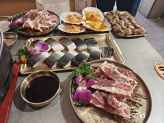 -围炉肉舍丹东海鲜烤肉·烤活鳗(步行街店)