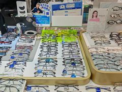 -美式眼镜·授权蔡司.依视路.尼康.豪雅.明月(人民广场店)