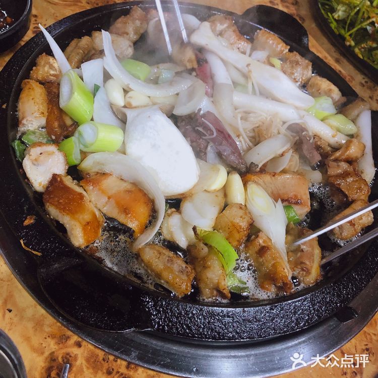 牛小肠和大肠都挺好吃的，还有解腻的汤，好好喝