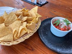 玉米片配鲜番茄莎莎酱-Luga's 西餐酒吧·bistro(百家湖1912店)