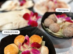-鲜入围煮花胶鸡海鲜火锅