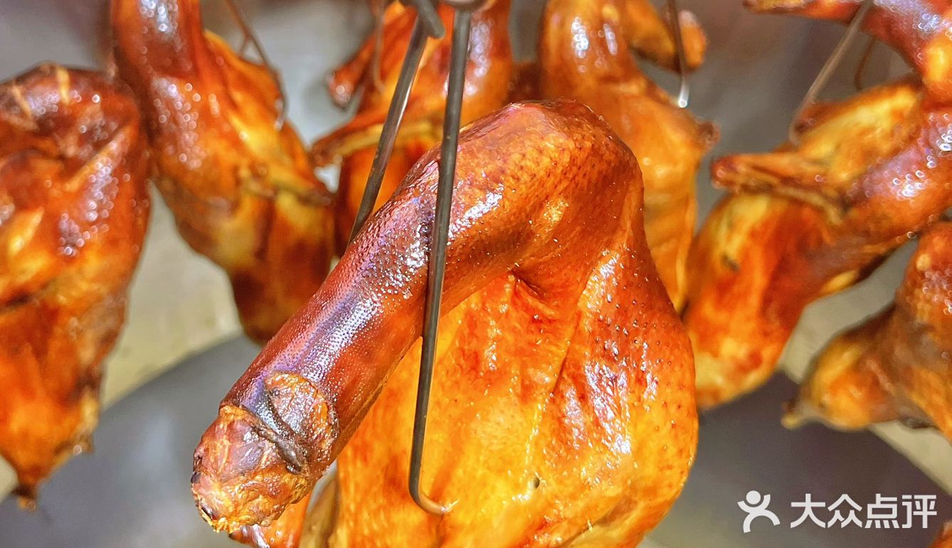 这个点想不想吃刚刚烤出来马路边边的冒烤鸭🦆