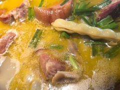-帅巴人舅母子腊蹄民俗村