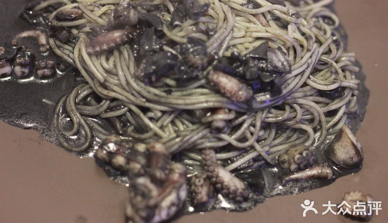 高级！在家里也能做的墨鱼汁意大利面