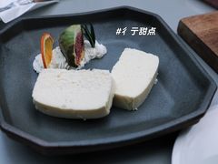 -彳亍咖啡·这里(水湾路店)