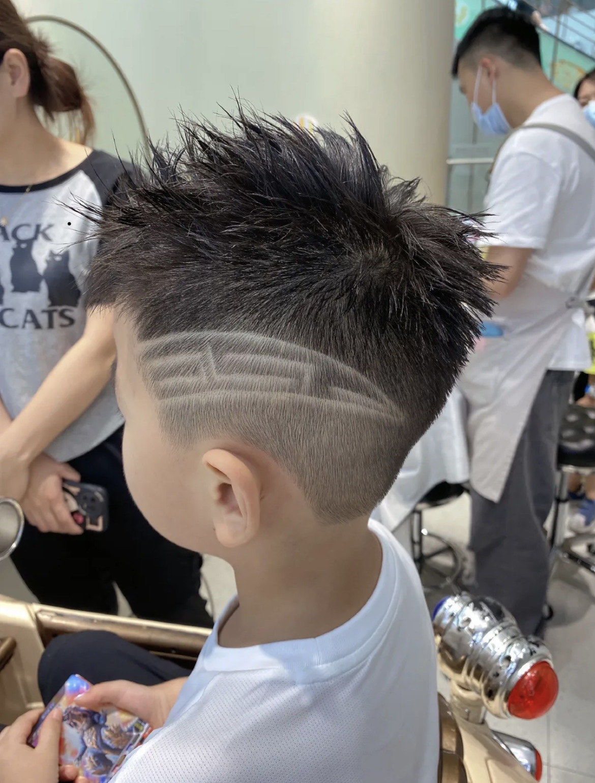除了精致的短发发型q也\\n有很适合的少年感发型\\n头发细软贴