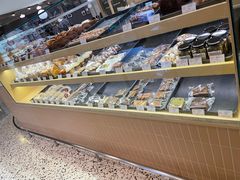 面包甜点陈列柜-OUR Bakery(SKP-S店)