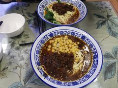 -渝之汇牛肉豌杂面