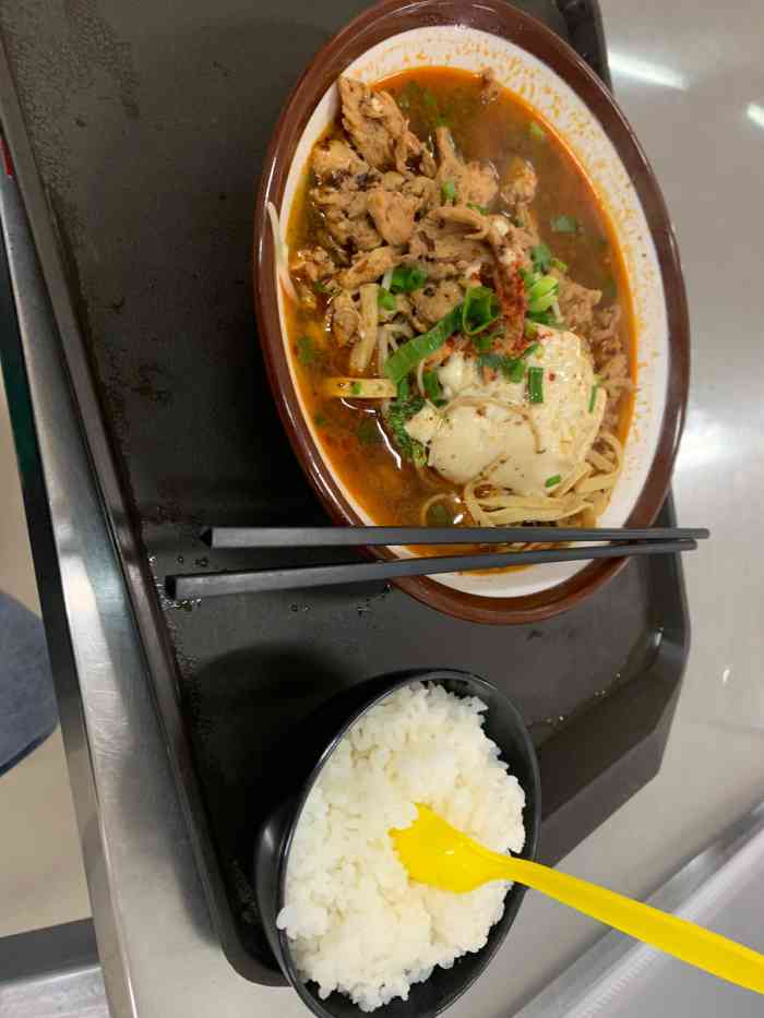 西安外国语大学学生食堂-"今年在食堂发现的好吃的: 一楼的泡面,不.