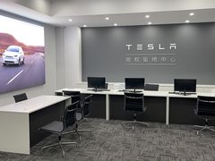 店内环境-北亚国超特斯拉授权钣喷中心