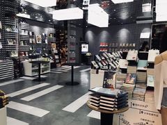 -钟书阁(松江泰晤士小镇店)