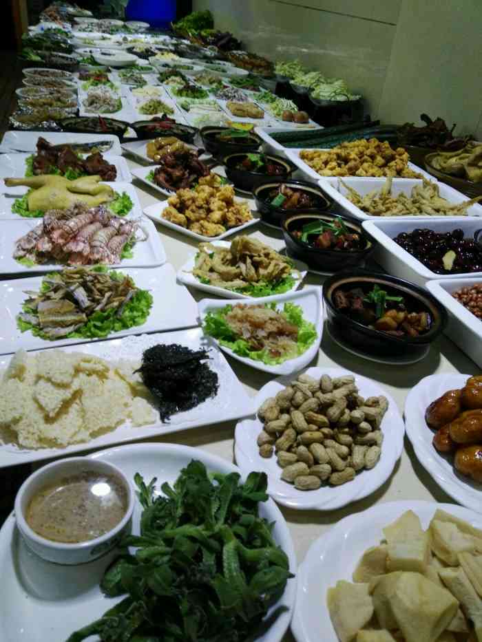 阿俊菜馆(银河路店)-"很地道的当地菜吧,海鲜什么的都很新鲜,菜.