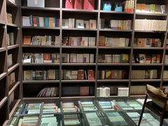 -钟书阁(松江泰晤士小镇店)