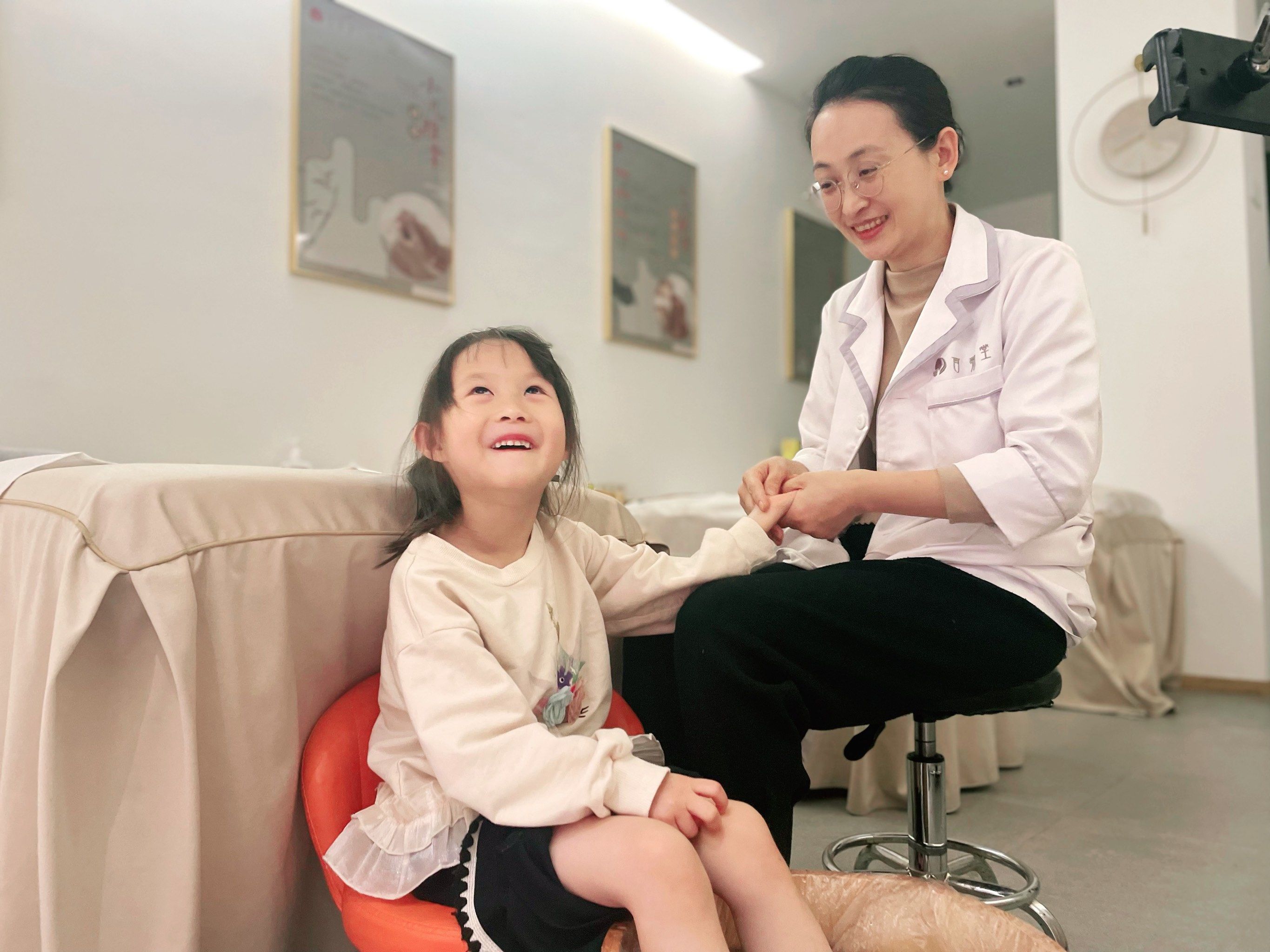 小儿推拿的放松时光