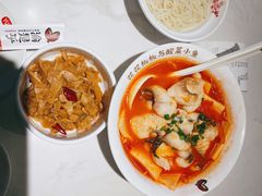 -渝是乎酸菜鱼(龙旗购物中心店)