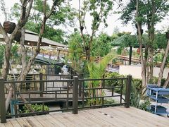 -茅草房·河畔园林火锅