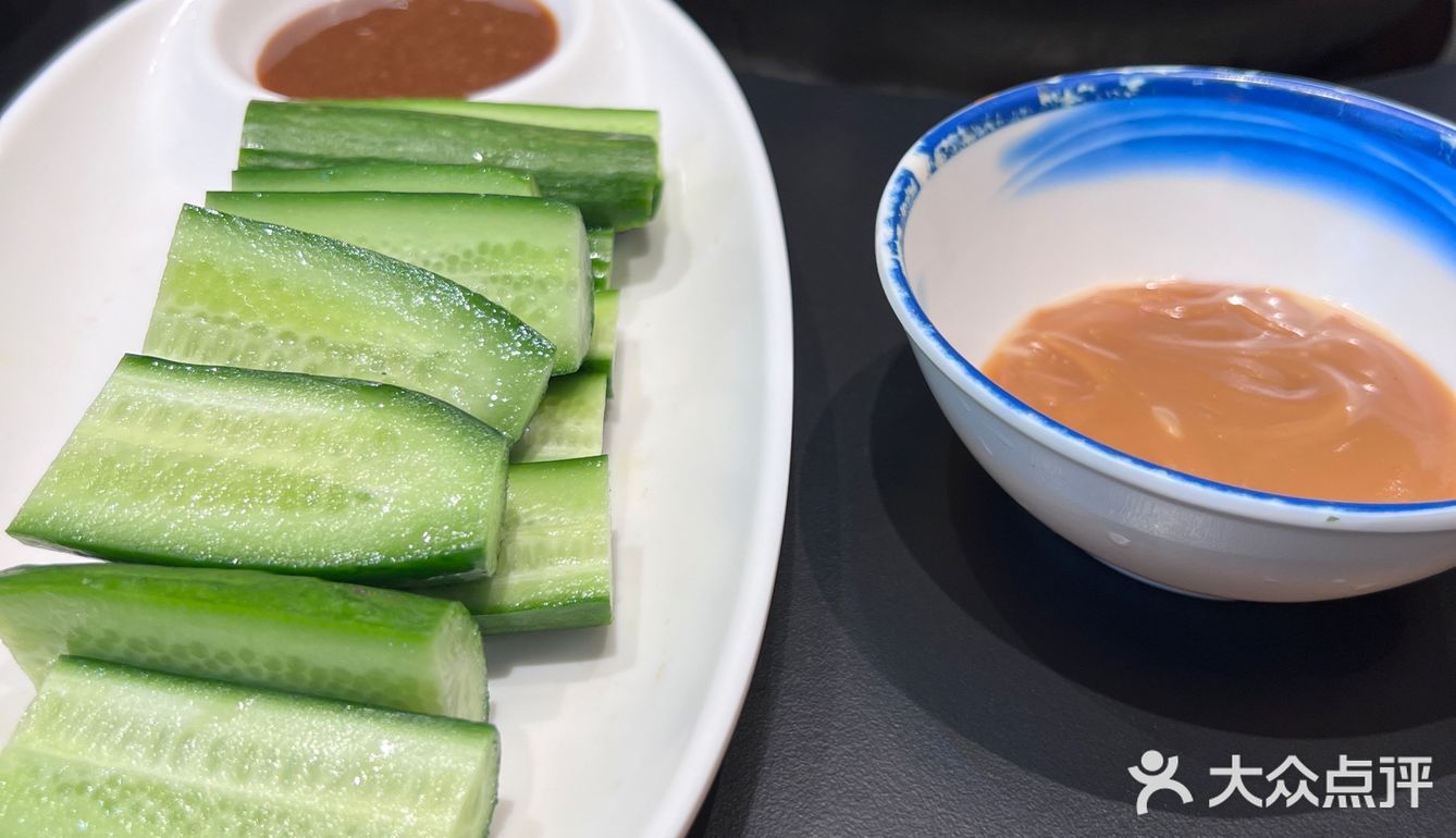吃菌火锅呢，当然要吃当地的品牌
