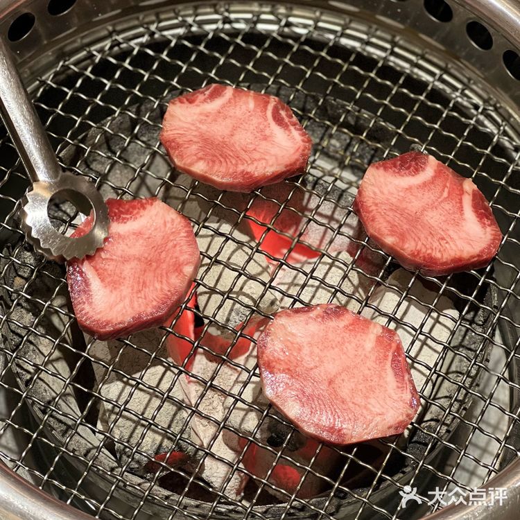 『牛料家炭火烧肉』与食客共庆一周岁,蓝鳍金枪鱼开鱼秀来助兴‼️