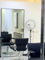 -V7 HAIR SALON