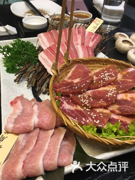 牛道红花牛火山石烧-图片-北京美食-大众点评网