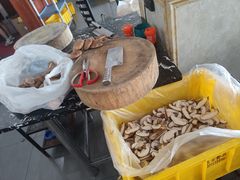 汤底的菇-牛一煲美食(江高店)