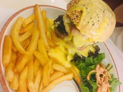 瀑布芝士牛肉汉堡-阿妮叶李(光谷世界城店)