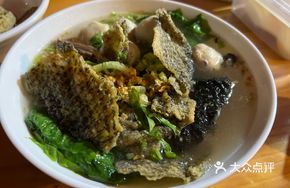 Double Meatball Noodles with Seaweed and Fried Fish Skin
