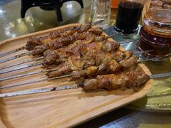 烤羊肉串儿-乡村馕坑肉·烧烤·新疆菜·本地人更爱吃(阿勒泰首店)