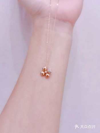 夏天了一直想要犒劳一下我的脖子想给它配一款美美的吊坠