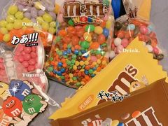 -m豆巧克力世界(上海世茂广场店)