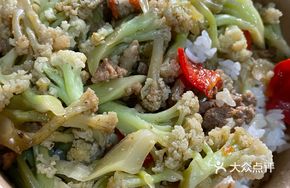 Nutritious Cumin Cauliflower Stir-Fry with Meat