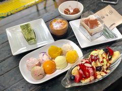 -莓园冰淇淋店