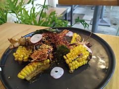 惹味胡椒虾配烤玉米-CHILLAX轻乐时(侨建·Hi City店)