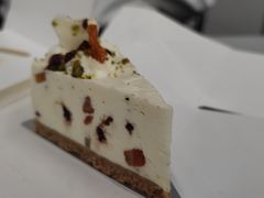 莓莓酸奶轻芝士蛋糕-Seesaw Coffee(武商MALL·武广店)